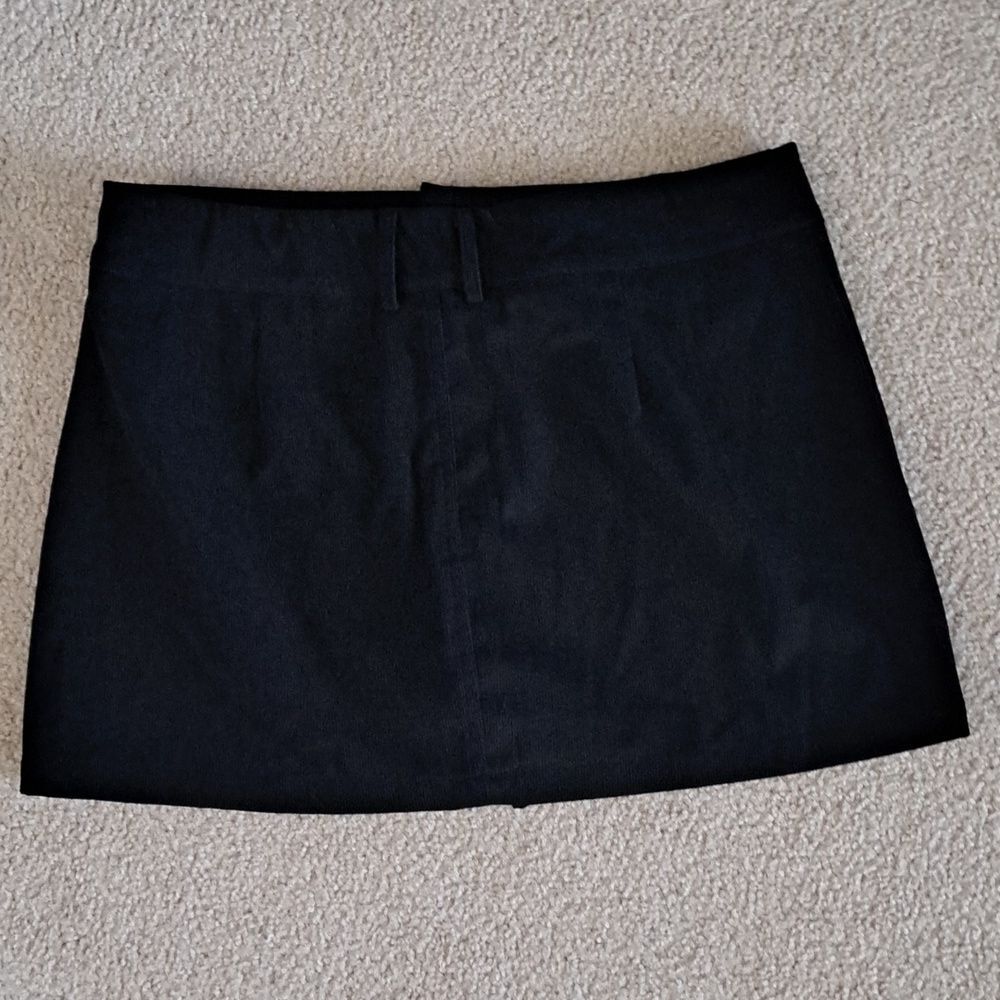 MEDIUM. HALARA LOW RISE BUTTON / ZIPPER 2 IN 1 CORDUROY SKORT - Picture 7 of 8